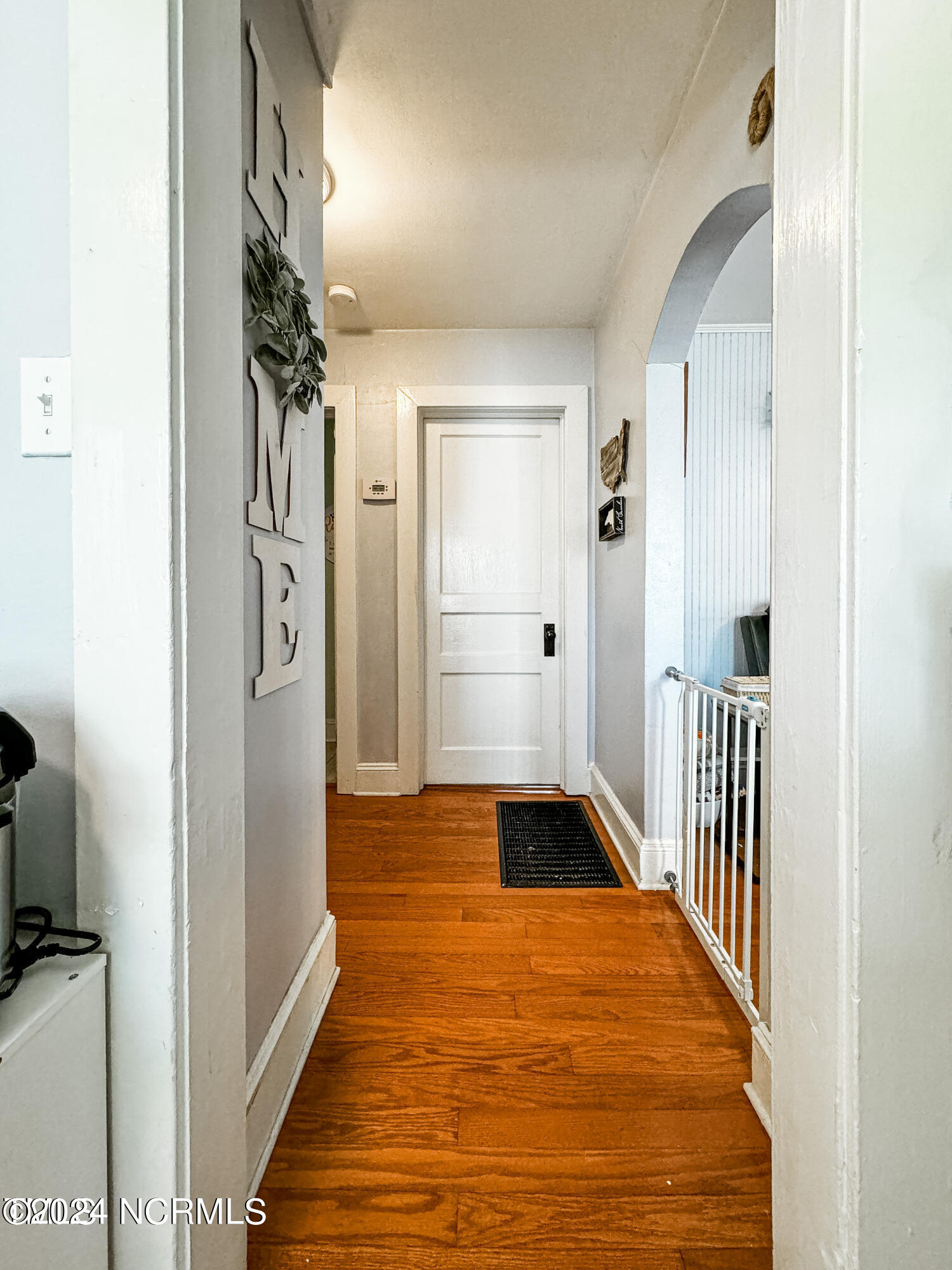 417 South Raleigh Street Wallace, NC 28466 - Photo 13 of 35 foyer
