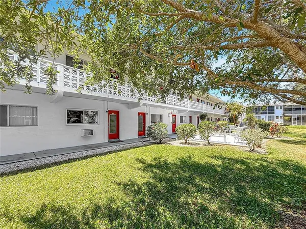 $1,300 | 8425 112th Street North, Unit 104, Seminole, FL 33772