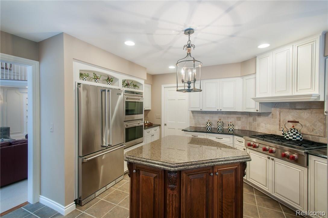 4758 Forest Ridge Court Rochester, MI 48306 - Photo 18 of 73 ForestRidgeCt_4758_Kitchen_03.jpg