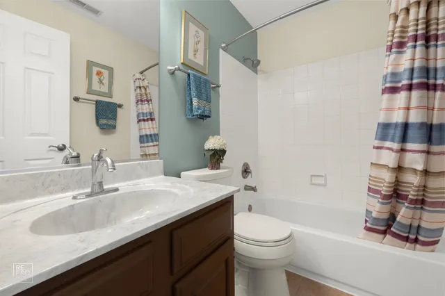 $330,000 | 2810 Belle Lane, Schaumburg, IL 60193