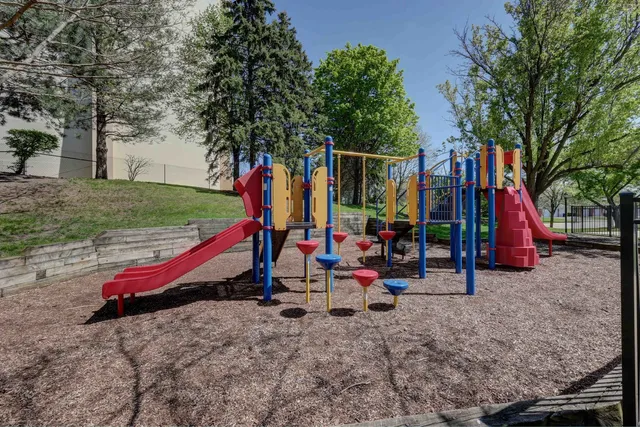 $330,000 | 2810 Belle Lane, Schaumburg, IL 60193