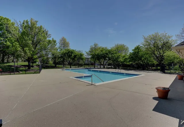 $330,000 | 2810 Belle Lane, Schaumburg, IL 60193