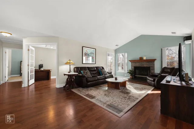 $330,000 | 2810 Belle Lane, Schaumburg, IL 60193