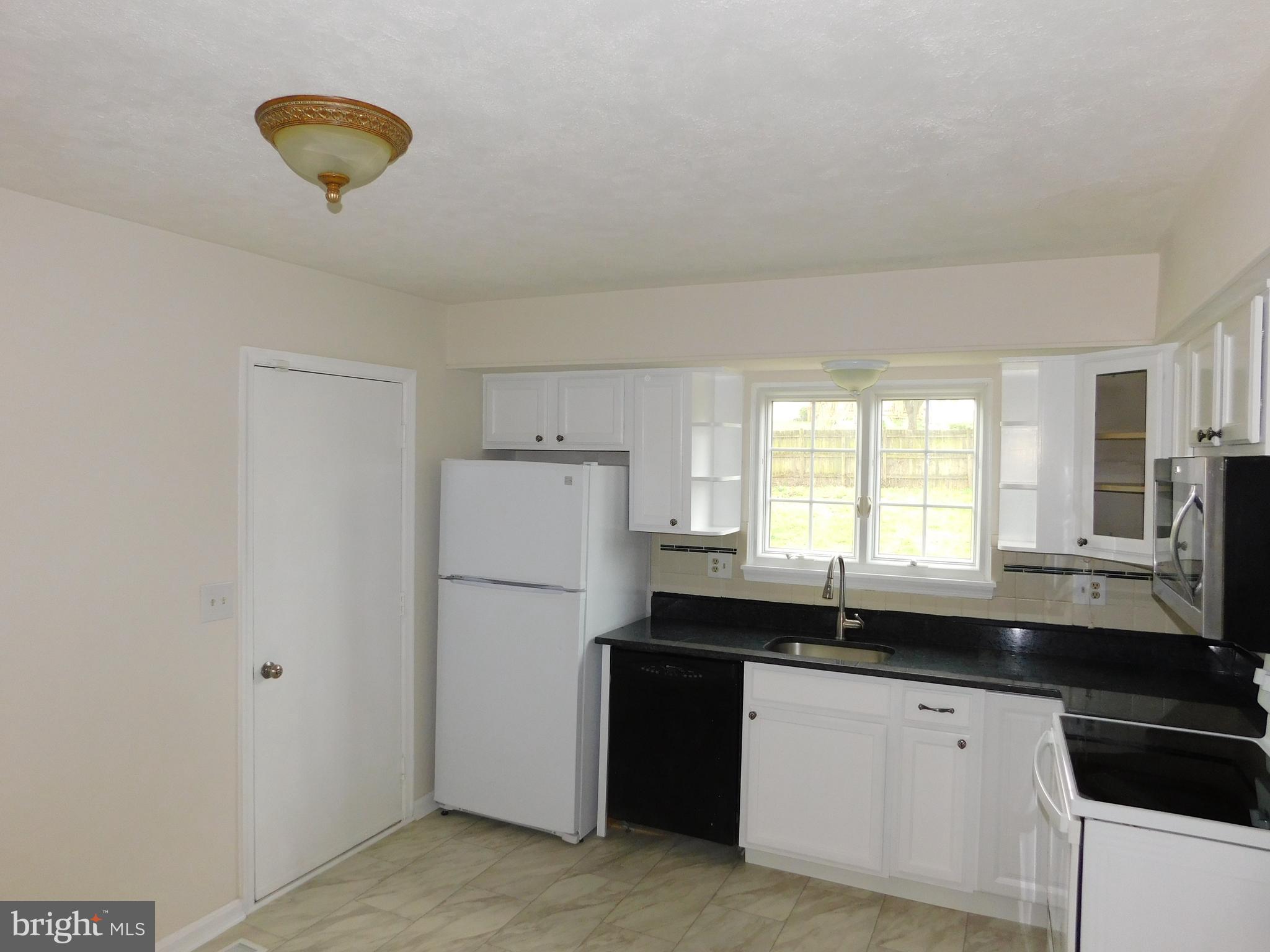 916 Pointer Ridge Drive Gaithersburg, MD 20878 - Photo 5 of 27 Full Service Kitchen