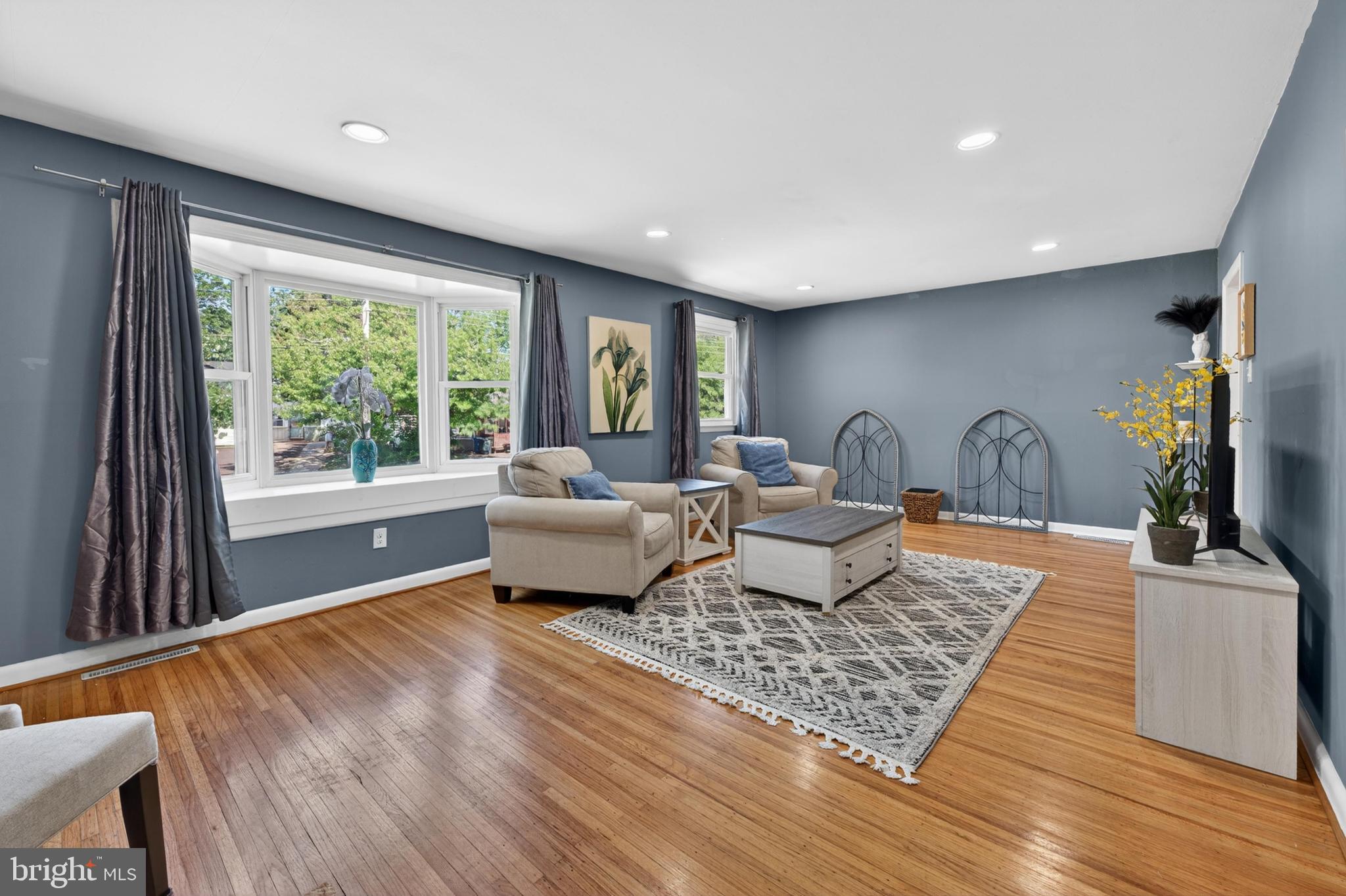 202 Rule Court Glassboro, NJ 08028 - Photo 4 of 26 Living Room