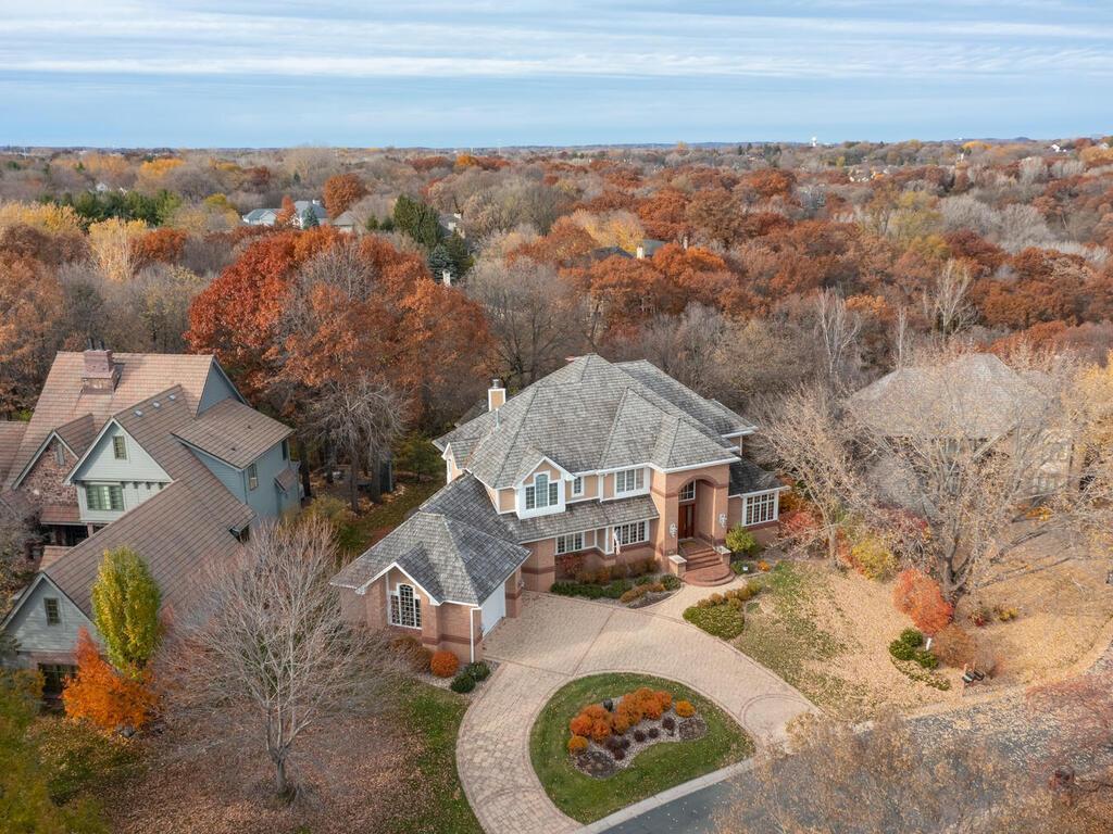 10512 Rigby Drive Eden Prairie, MN 55347 - Photo 3 of 49 Gallery Image 3