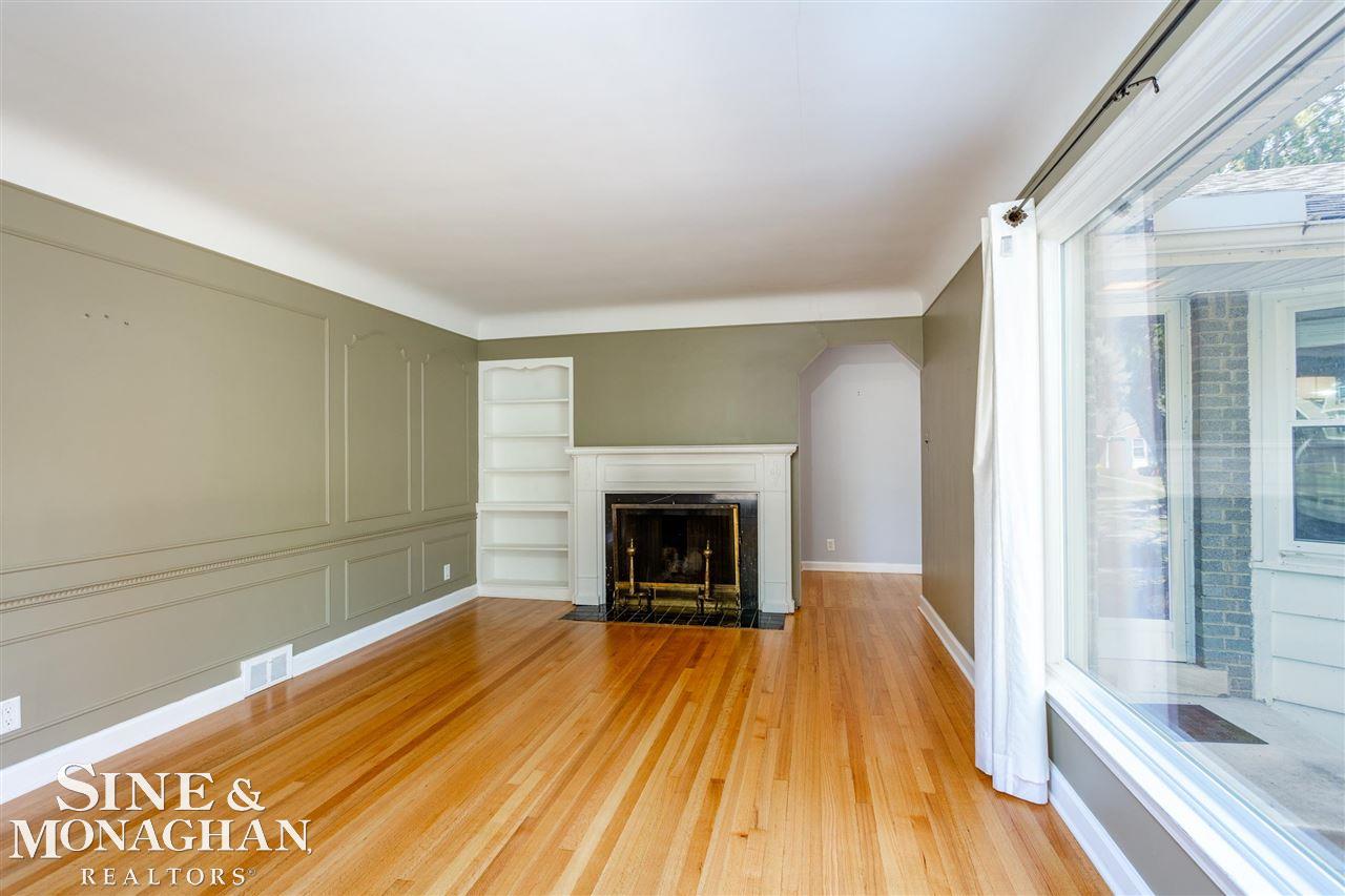 207 Ridgemont Road Grosse Pointe, MI 48236 - Photo 5 of 41 50056754-4.JPG