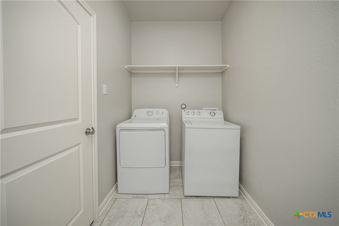 7848 Old Gate Road Temple, TX 76502 - Photo 31 of 32 a utility room with dryer and washer