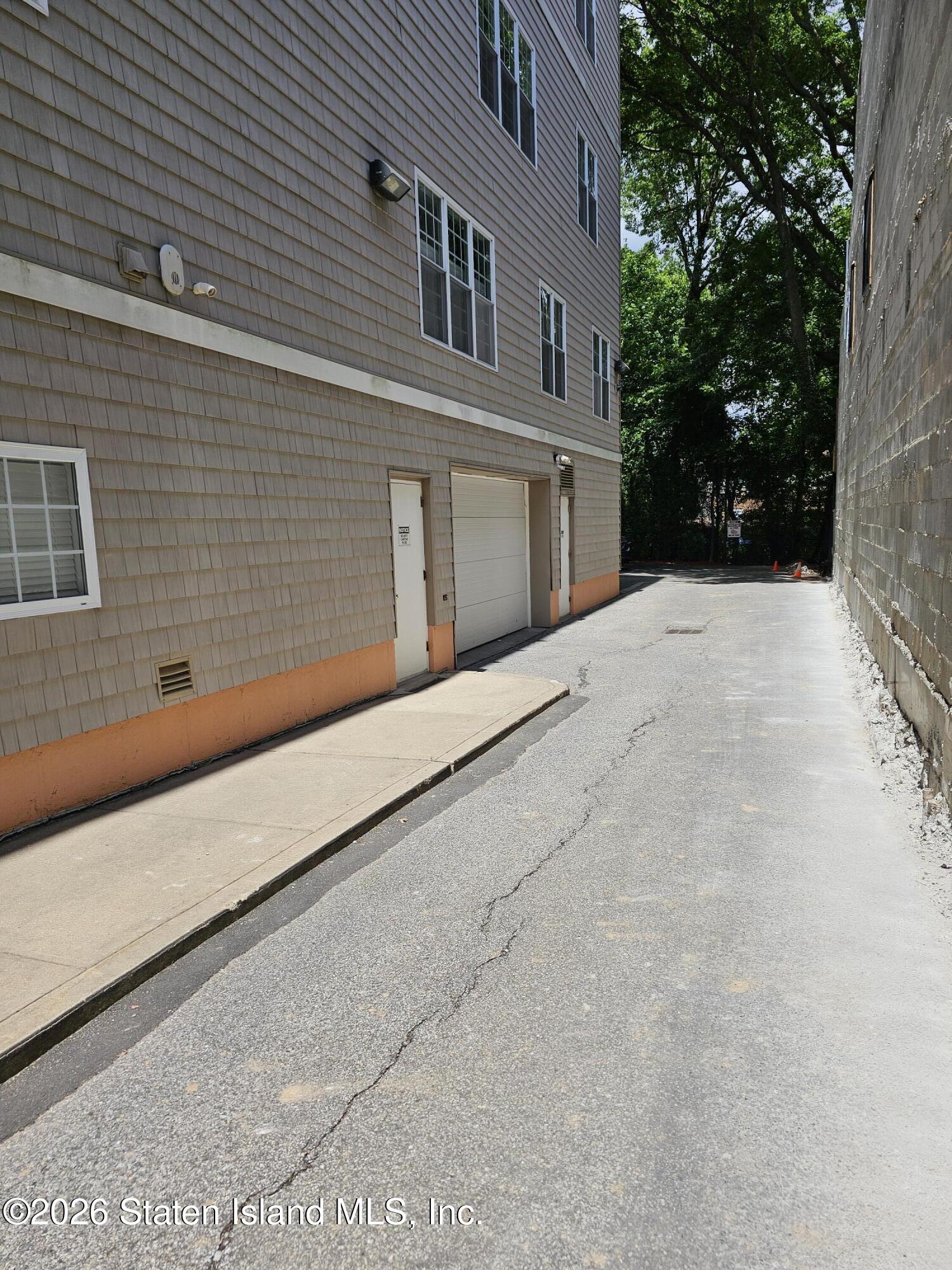 3871 Amboy Road, Unit 404 Staten Island, NY 10308 - Photo 16 of 17 a view of a terrace
