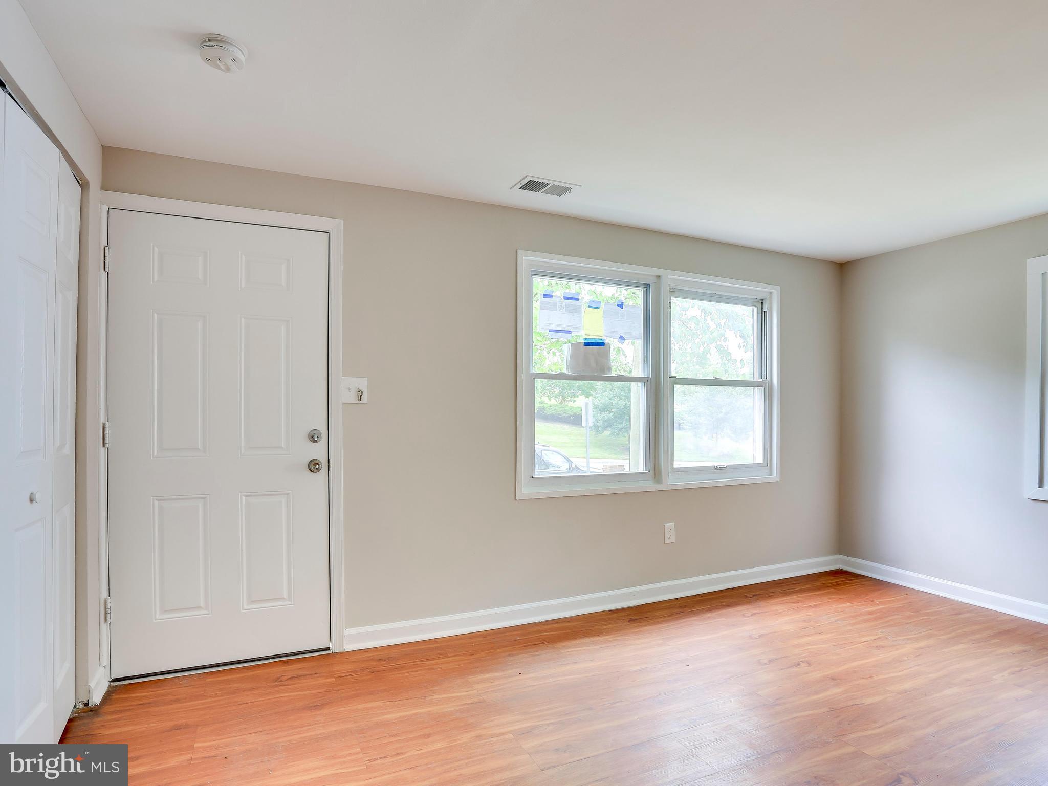 8024 Sheriff Road Landover, MD 20785 - Photo 3 of 28 Living Room