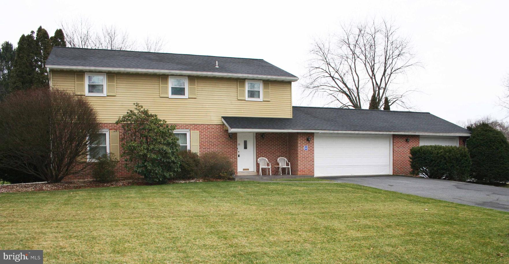 12 Pinewood Avenue Lititz, PA 17543 - Photo 2 of 12