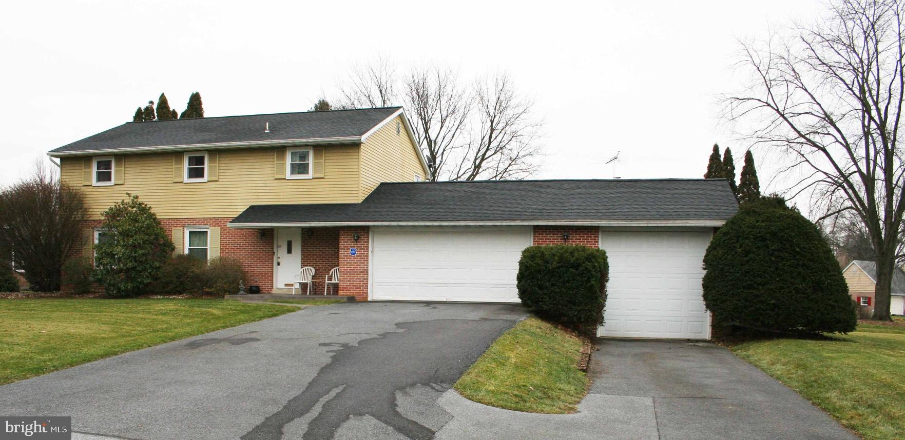 12 Pinewood Avenue Lititz, PA 17543 - Photo 3 of 12