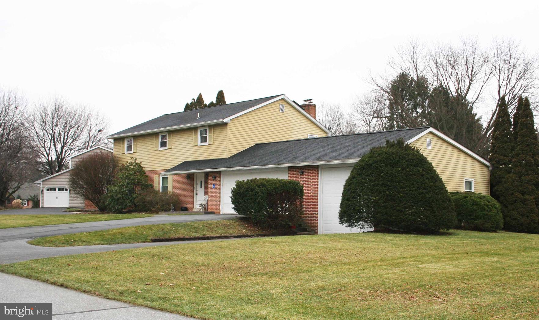 12 Pinewood Avenue Lititz, PA 17543 - Photo 4 of 12