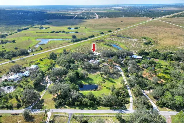 a view of yard with seating space