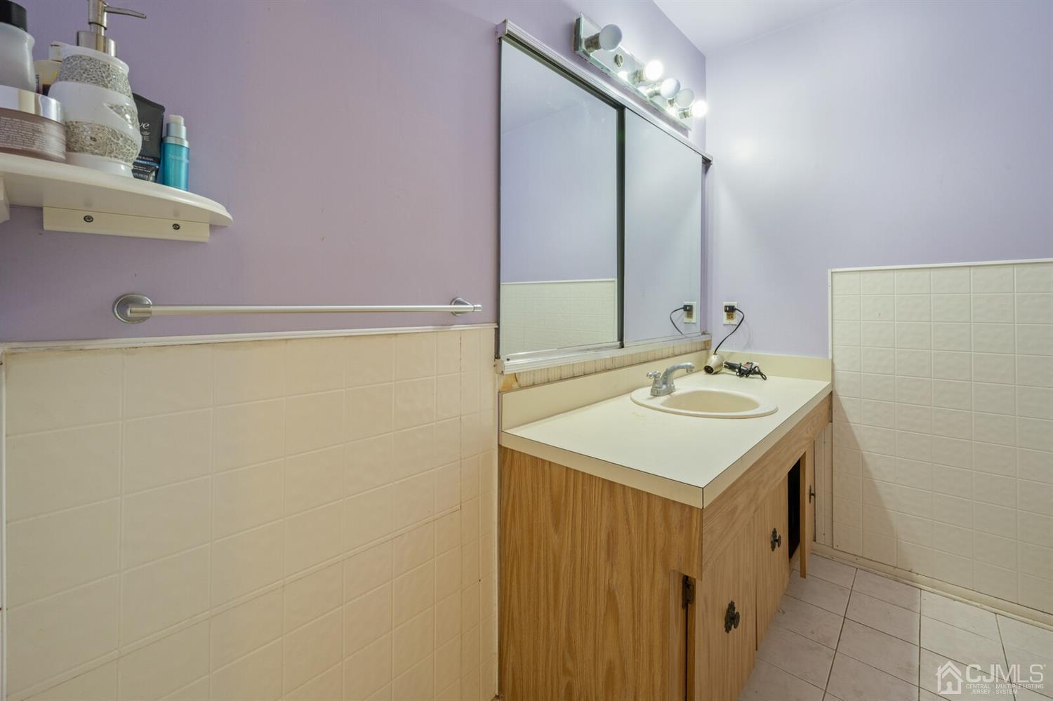 145 Woodbury Road Edison, NJ 08820 - Photo 12 of 24 Gallery Image 12
