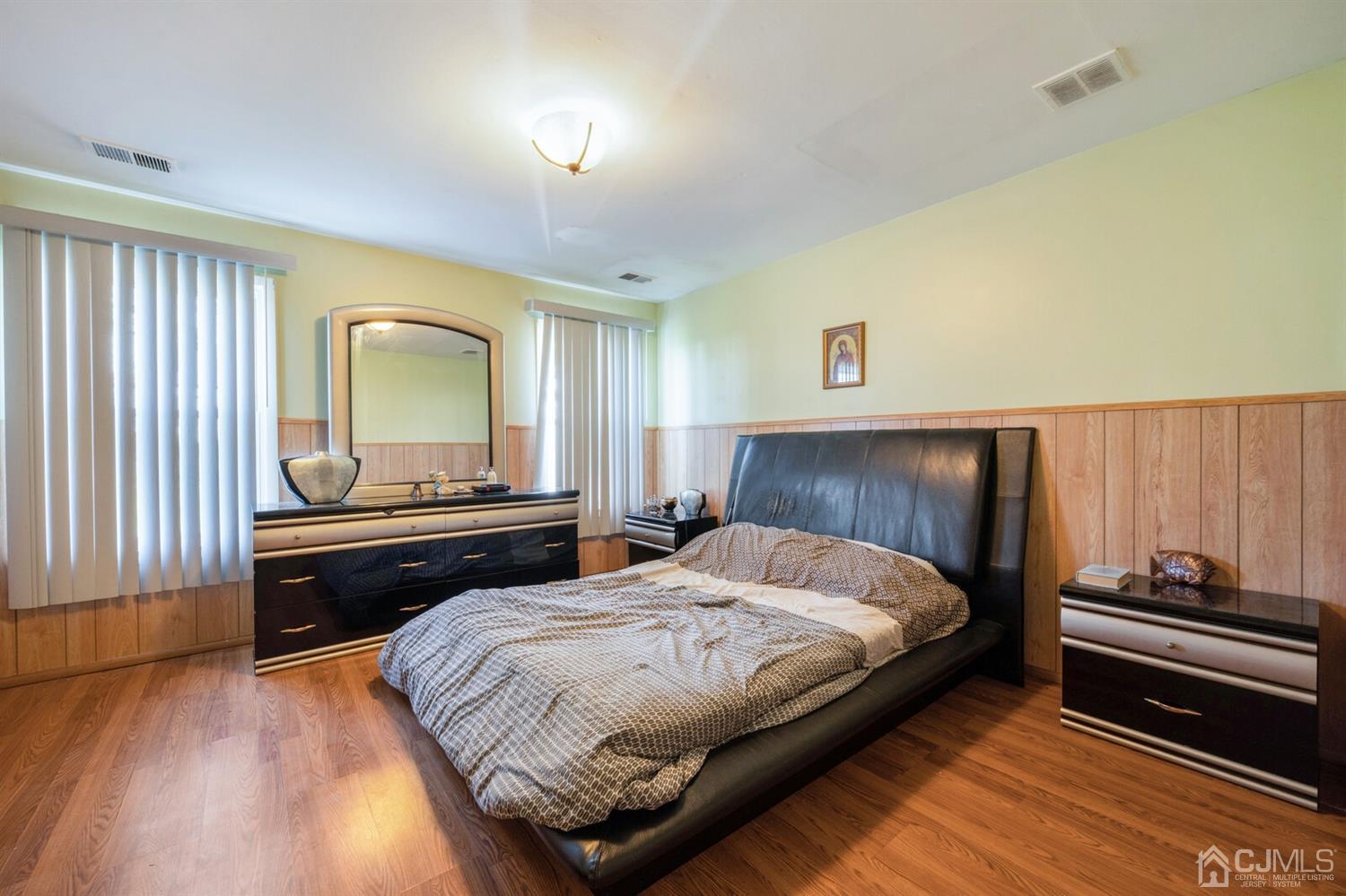 145 Woodbury Road Edison, NJ 08820 - Photo 18 of 24 Gallery Image 18