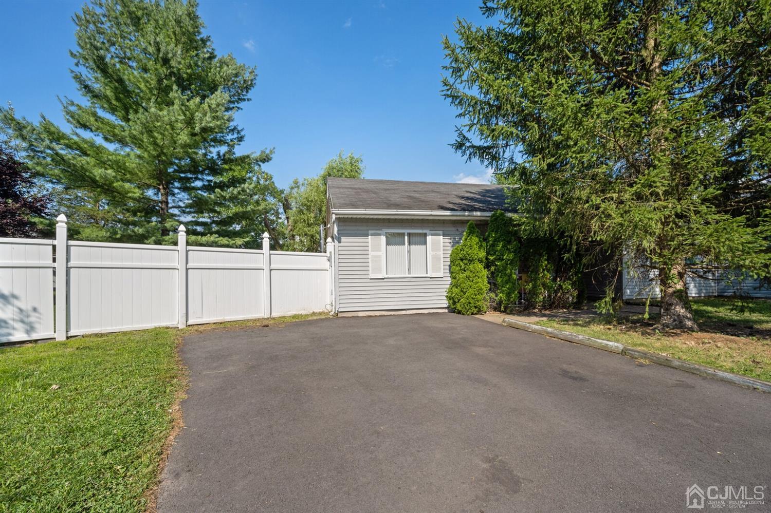 145 Woodbury Road Edison, NJ 08820 - Photo 21 of 24 Gallery Image 21