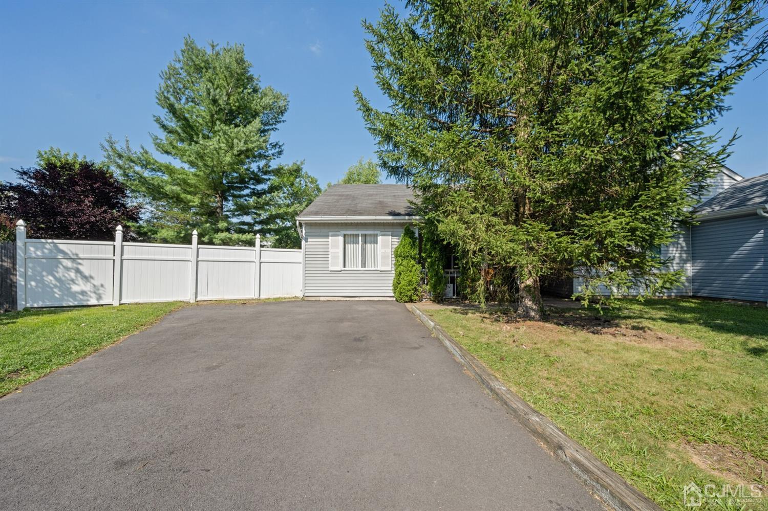 145 Woodbury Road Edison, NJ 08820 - Photo 22 of 24 Gallery Image 22
