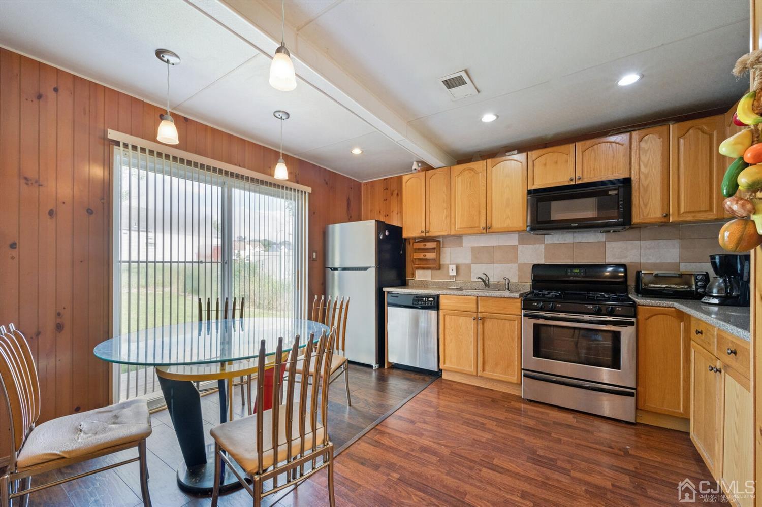 145 Woodbury Road Edison, NJ 08820 - Photo 6 of 24 Gallery Image 6
