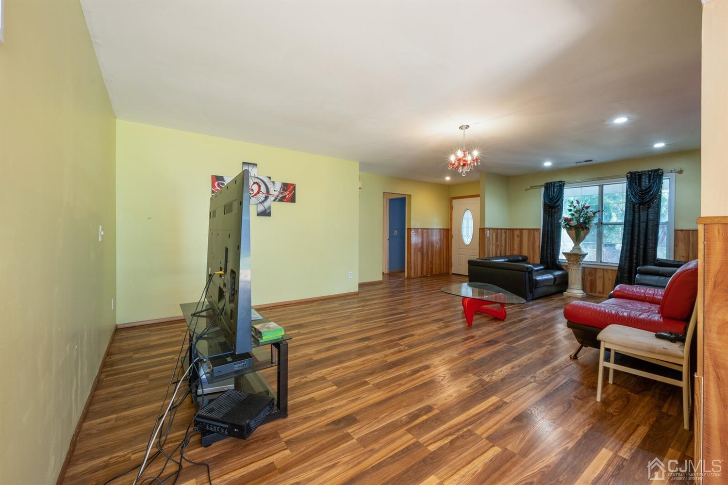 145 Woodbury Road Edison, NJ 08820 - Photo 8 of 24 Gallery Image 8