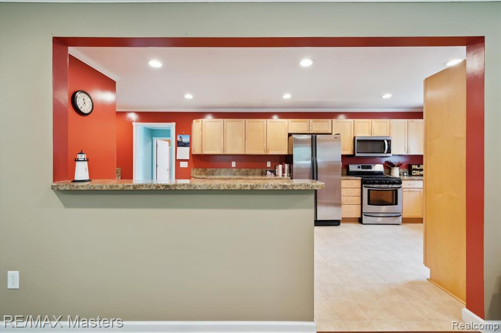 26091 Rogell Road New Boston, MI 48164 - Photo 7 of 32