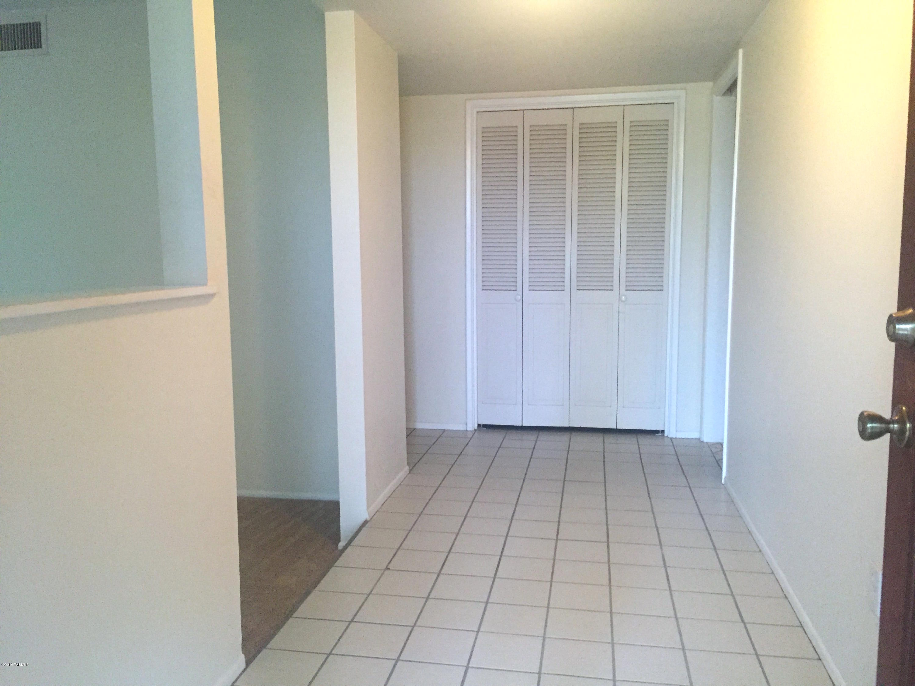 1502 East Greenlee Road Tucson, AZ 85719 - Photo 2 of 16