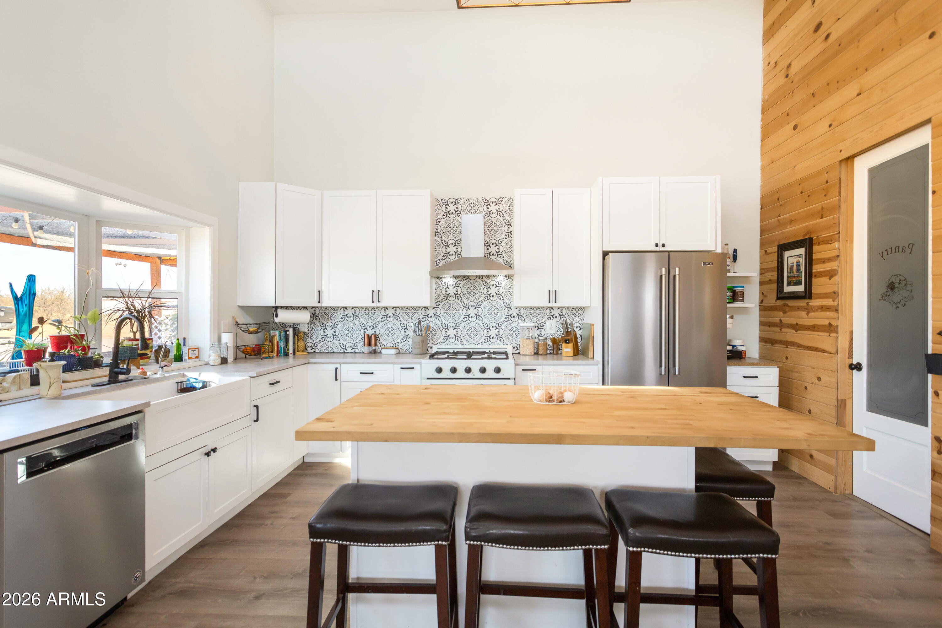 11441 South Samuel Road Hereford, AZ 85615 - Photo 24 of 47 a kitchen with stainless steel appliances granite countertop a dining table chairs refrigerator and sink