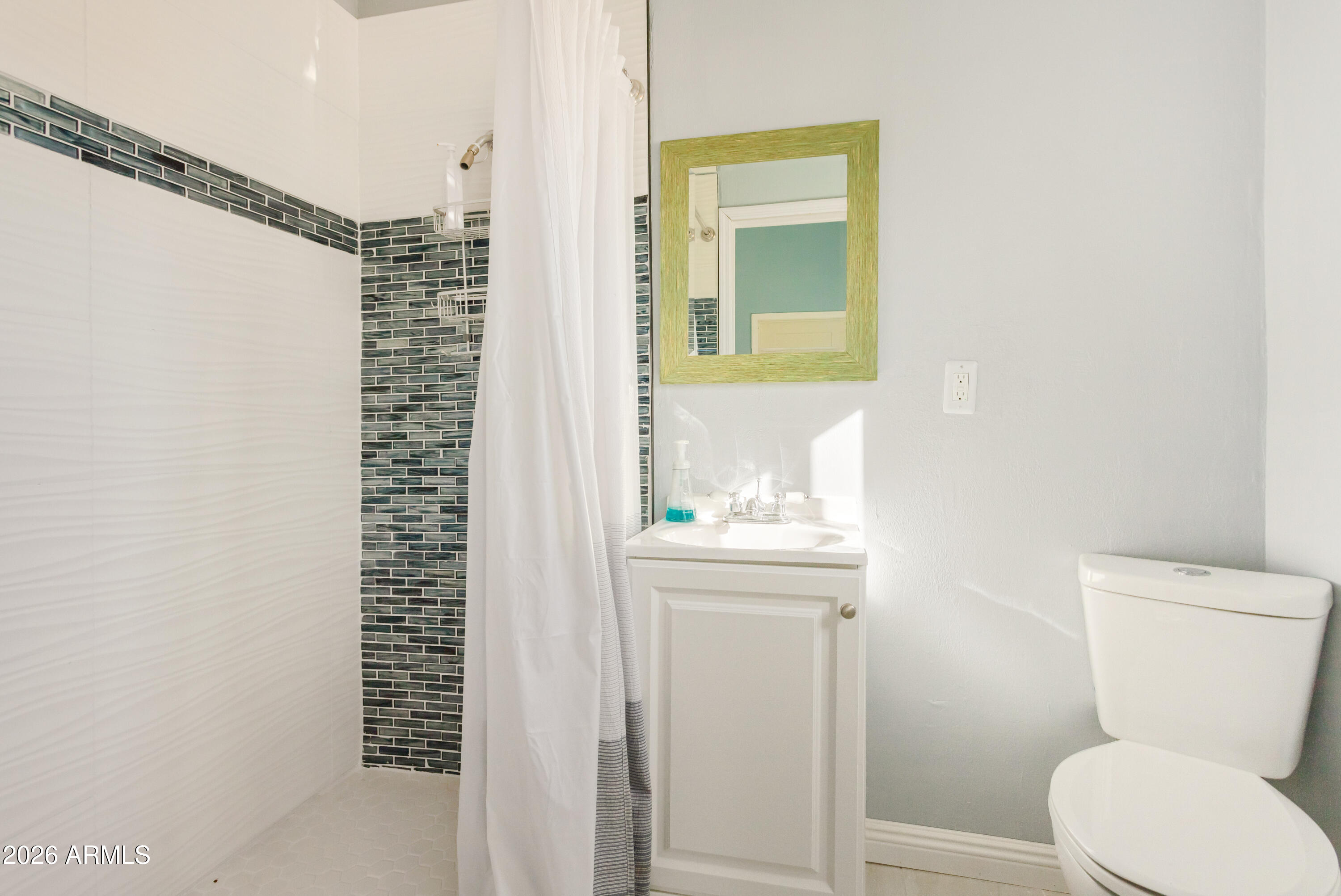 11441 South Samuel Road Hereford, AZ 85615 - Photo 32 of 47 a bathroom with a toilet a sink and shower