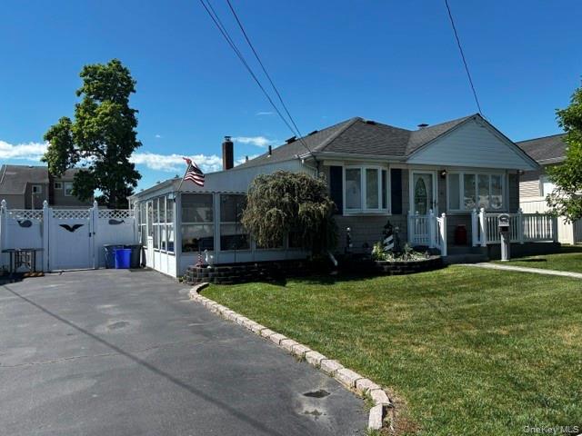 45 West Clearwater Road Lindenhurst, NY 11757 - Photo 3 of 18