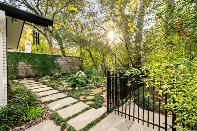 $2,295,000 | 2115 Troon Road, Houston, TX 77019