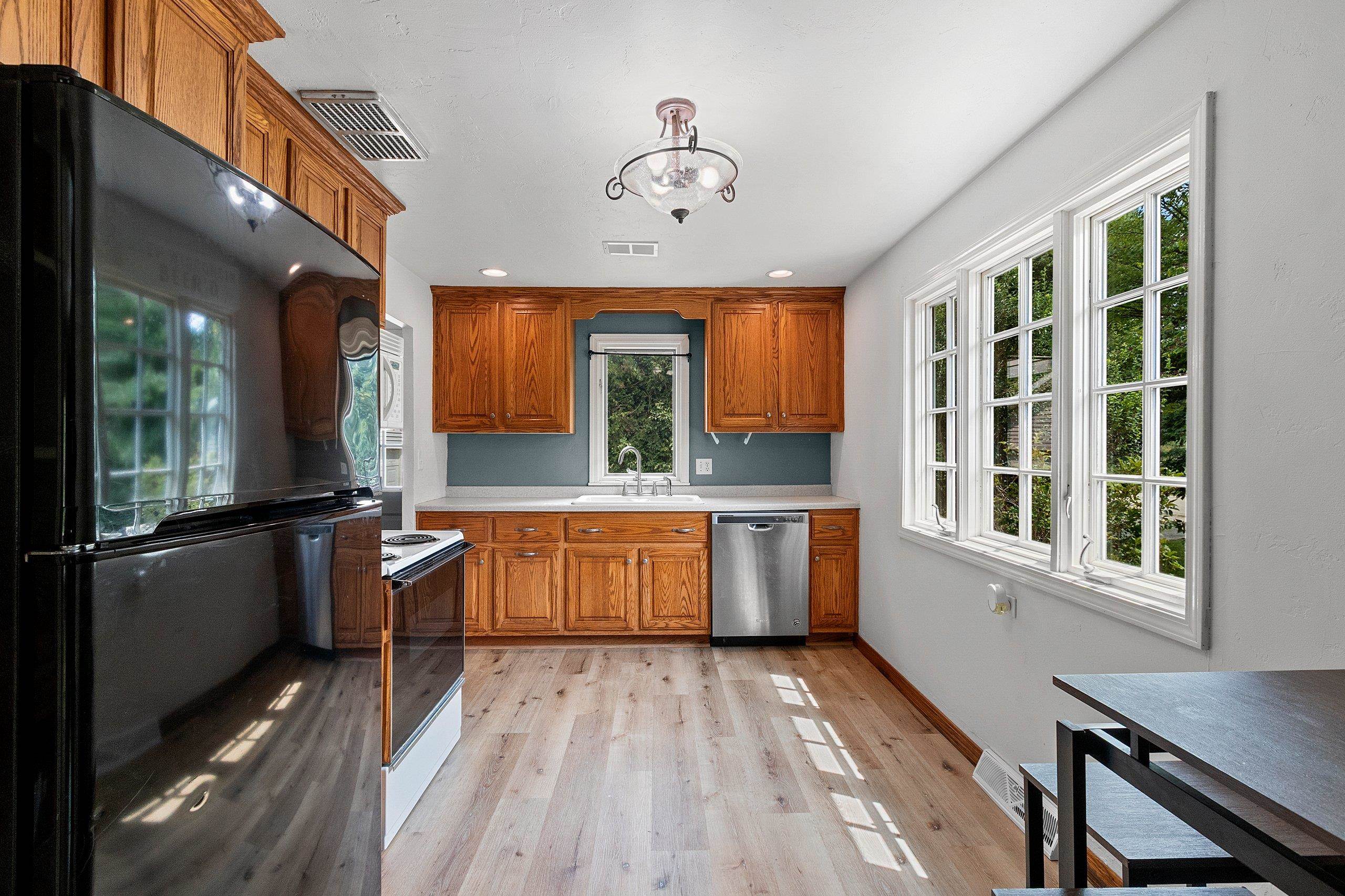 3818 Airport Road Oconto, WI 54153 - Photo 9 of 33 Gallery Image 9