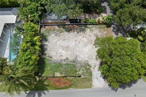 an outdoor view of house with outdoor space