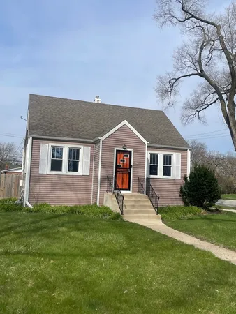 $2,350 | 302 South Walnut Street, Bensenville, IL 60106