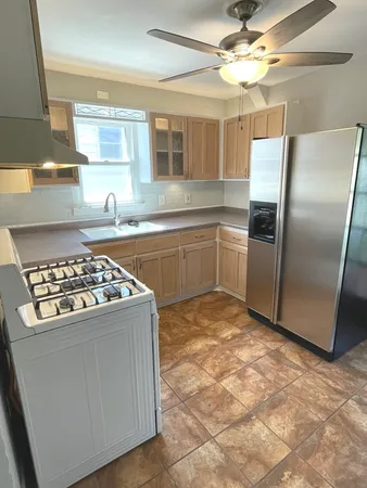 $2,350 | 302 South Walnut Street, Bensenville, IL 60106