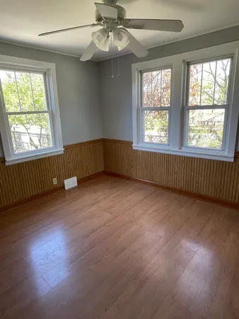 $2,350 | 302 South Walnut Street, Bensenville, IL 60106