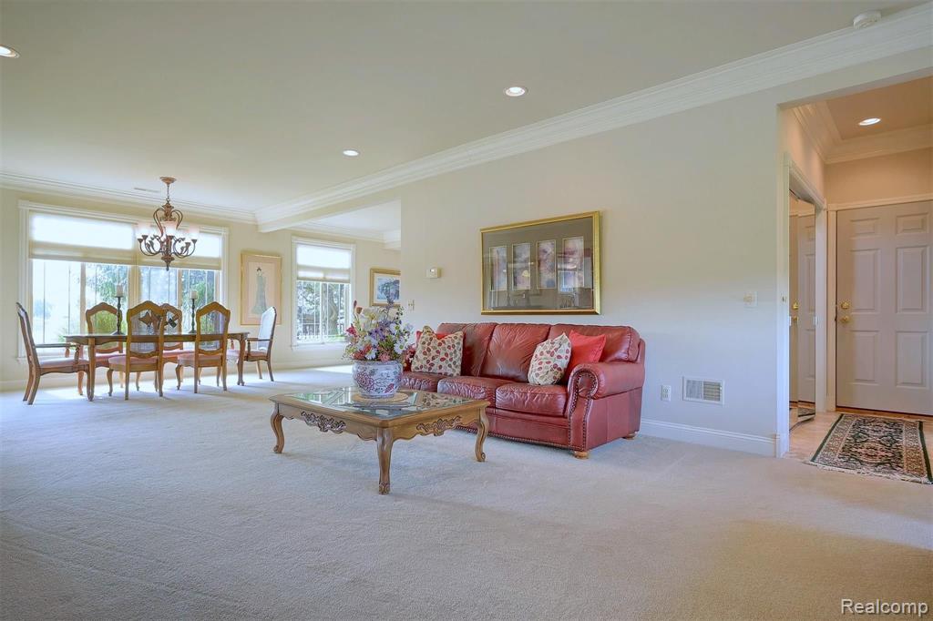 552 Deerpointe Leonard, MI 48367 - Photo 8 of 54 Gallery Image 8