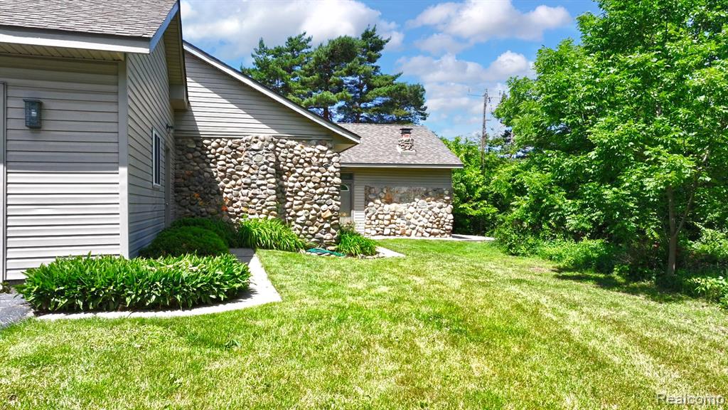 5370 Whipple Lake Road Clarkston, MI 48348 - Photo 39 of 51