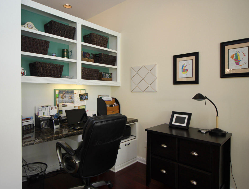 127 Hampton Circle Jupiter, FL 33458 - Photo 12 of 31 Sunny Home Office Space