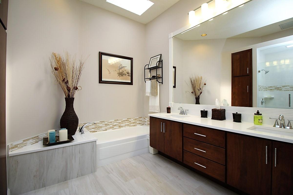 127 Hampton Circle Jupiter, FL 33458 - Photo 16 of 31 Master Ensuite