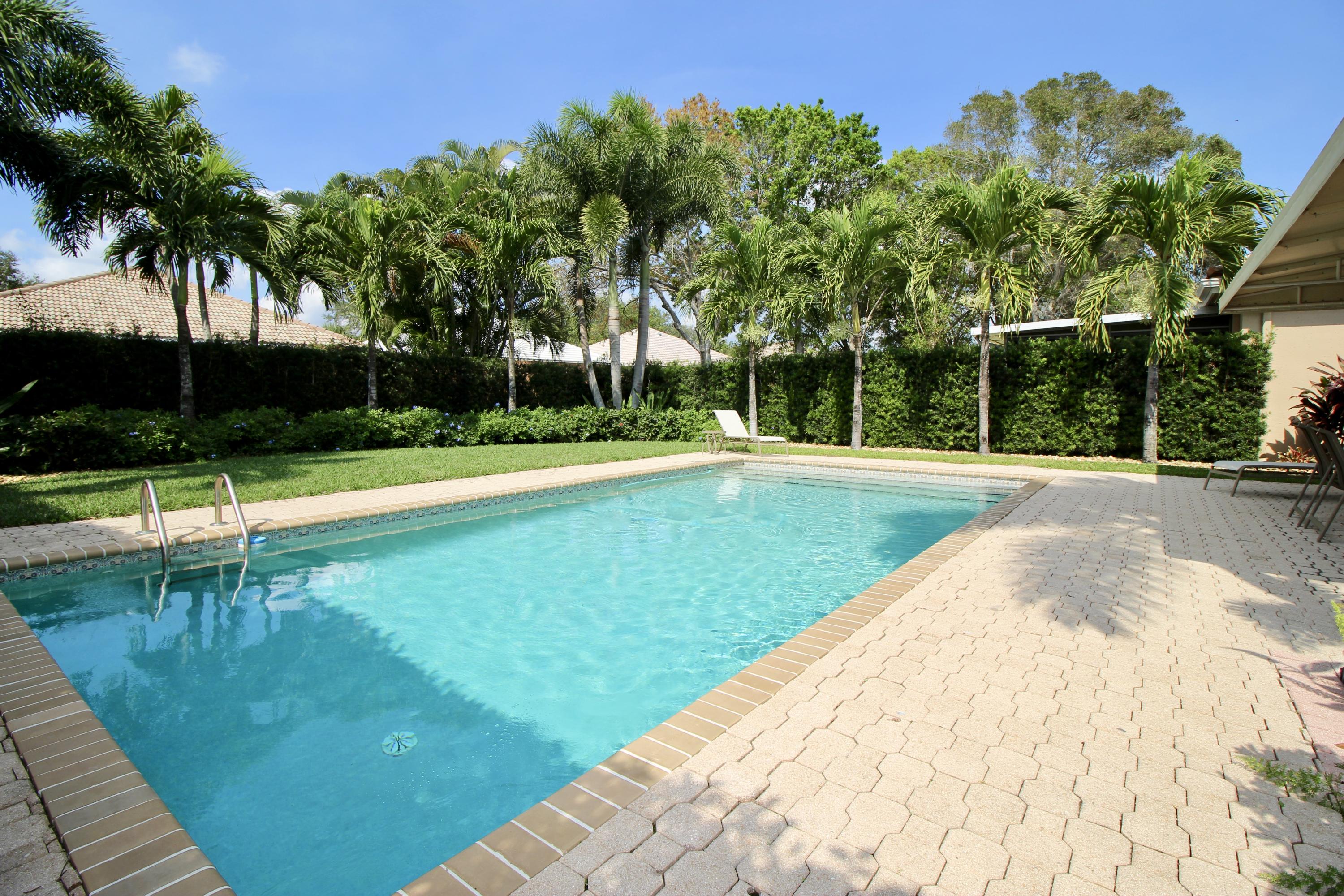 127 Hampton Circle Jupiter, FL 33458 - Photo 2 of 31 Private Back Yard Pool