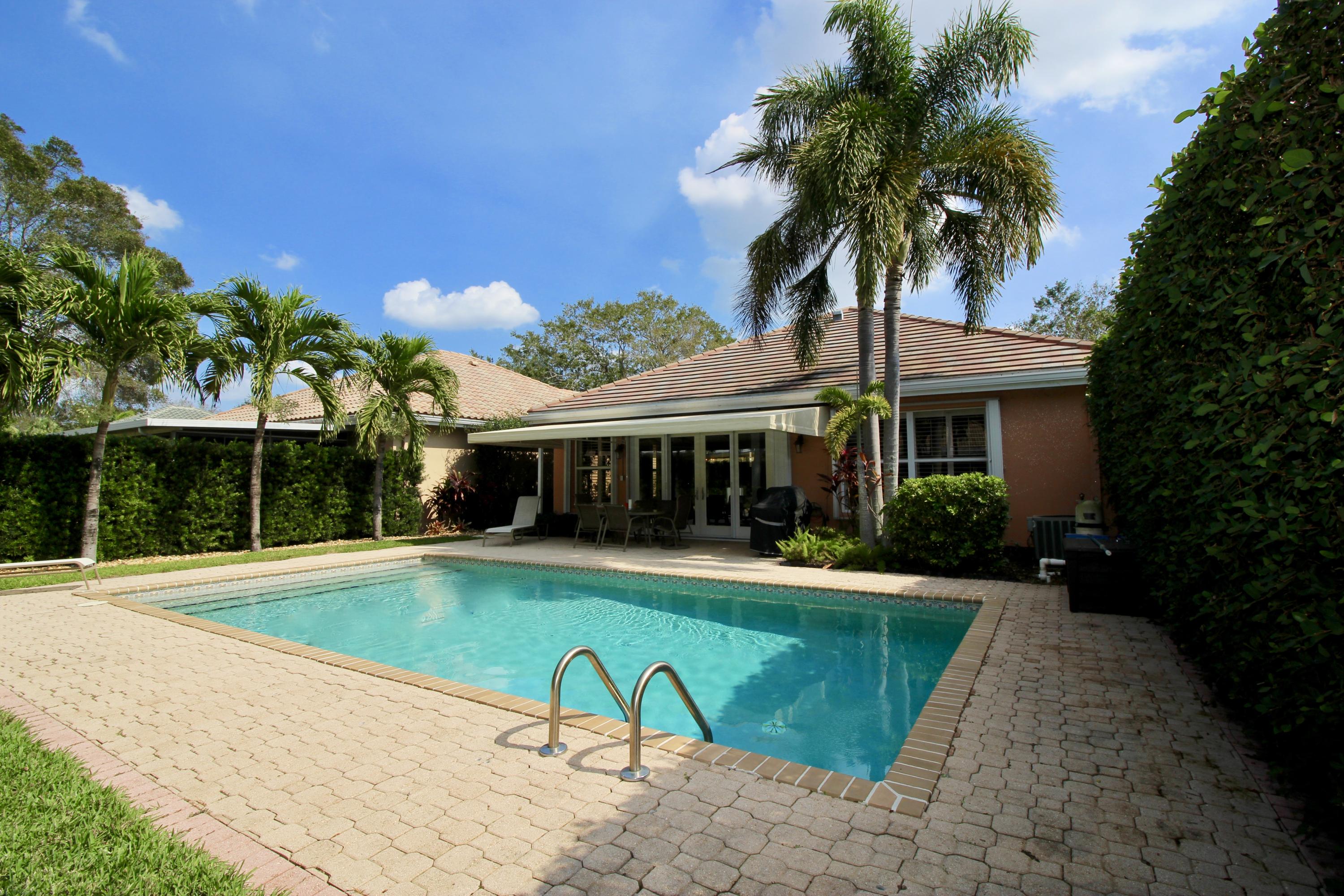 127 Hampton Circle Jupiter, FL 33458 - Photo 23 of 31 Pool
