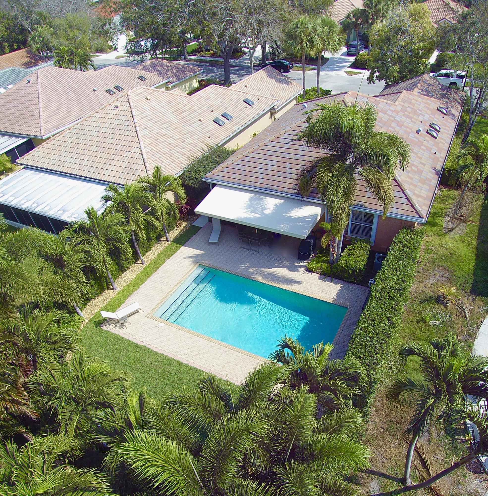 127 Hampton Circle Jupiter, FL 33458 - Photo 26 of 31 Tropical Back Yard