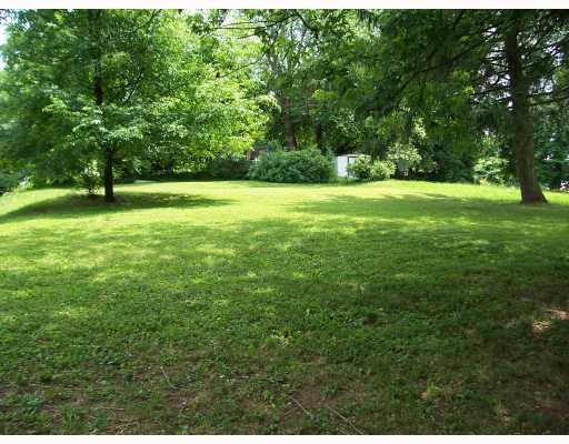 1701 Bower Hill Road Pittsburgh, PA 15243 - Photo 2 of 16 Yard/Garden.
