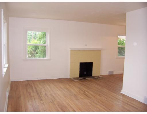 1701 Bower Hill Road Pittsburgh, PA 15243 - Photo 12 of 16 Living Room.