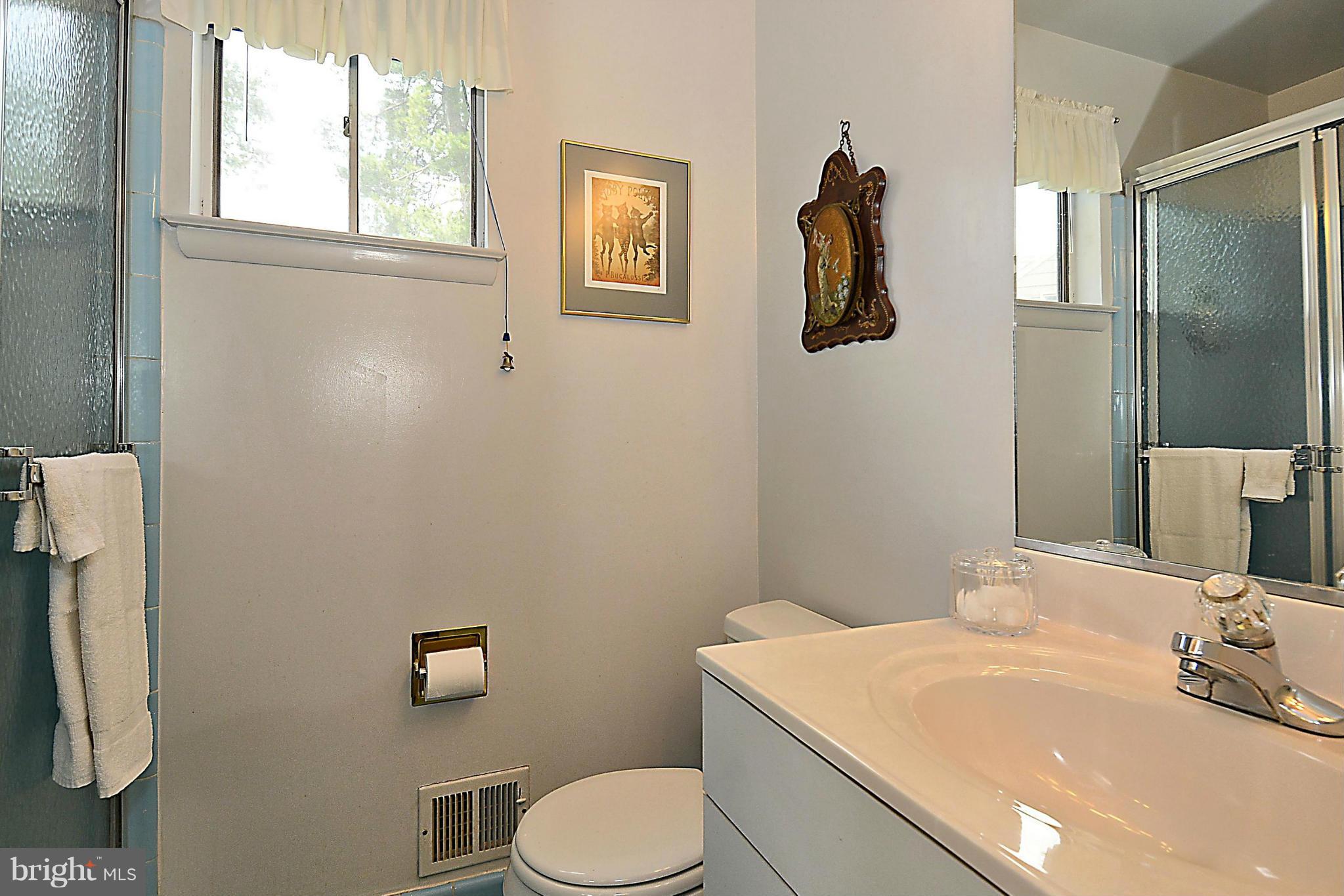 11520 Lovejoy Street Silver Spring, MD 20902 - Photo 16 of 30 Bath (Master)