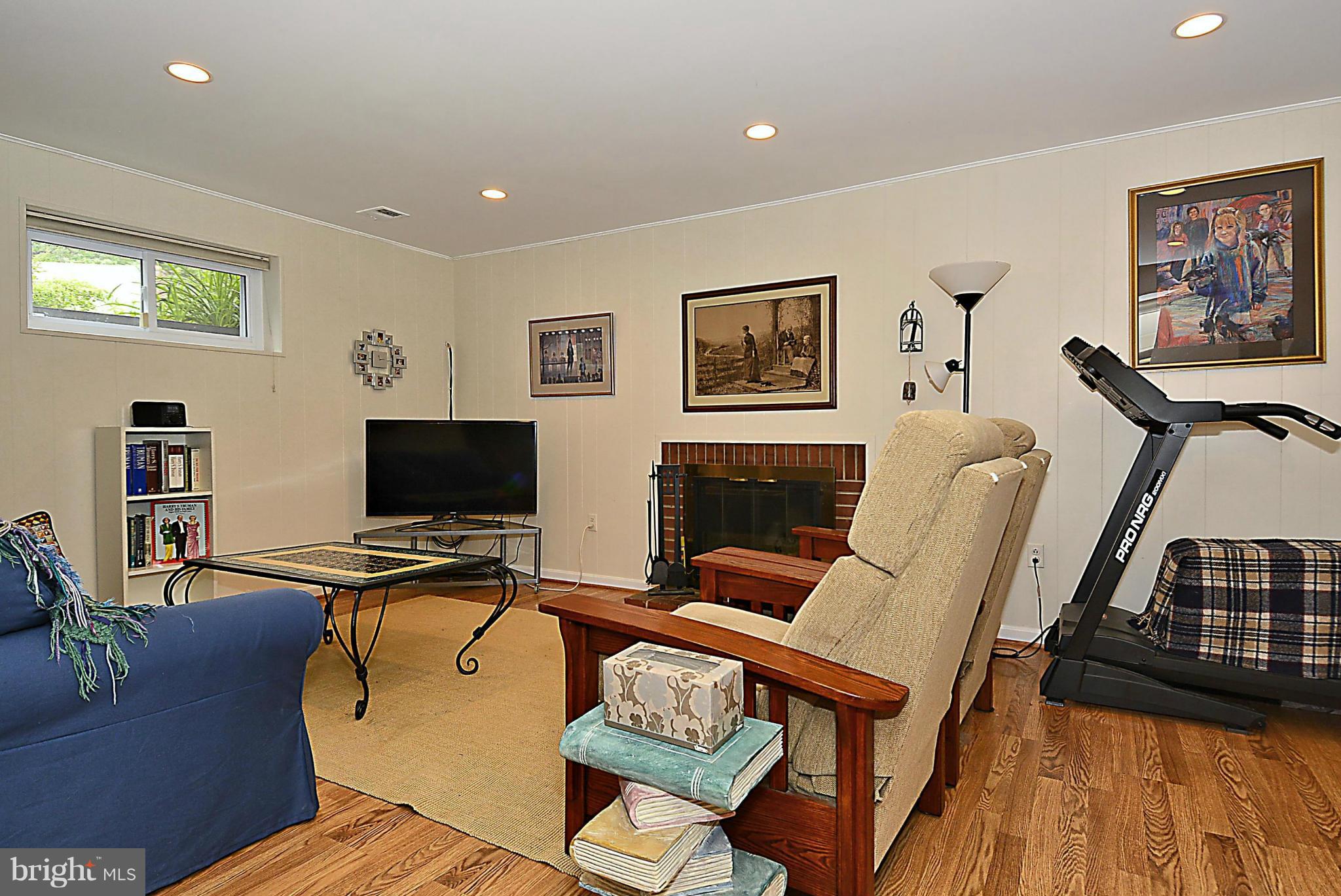 11520 Lovejoy Street Silver Spring, MD 20902 - Photo 22 of 30 Family Room