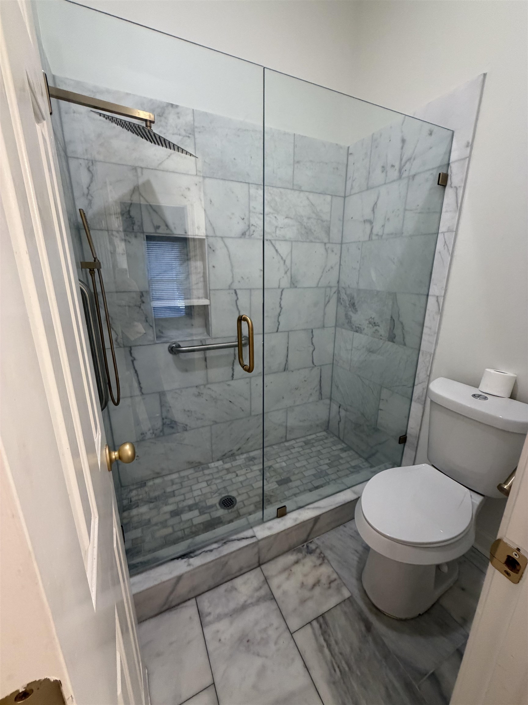 147 Greeff Lane Memphis, TN 38111 - Photo 17 of 23 a bathroom with a shower and toilet