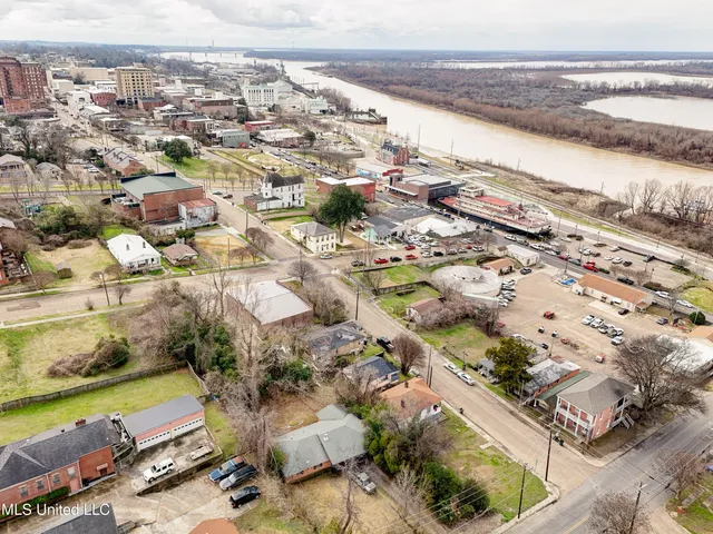 $499,000 | 815 1st E Street, Vicksburg, MS 39183