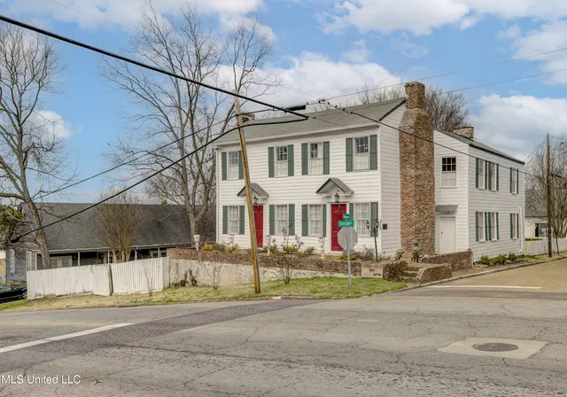 $499,000 | 815 1st E Street, Vicksburg, MS 39183