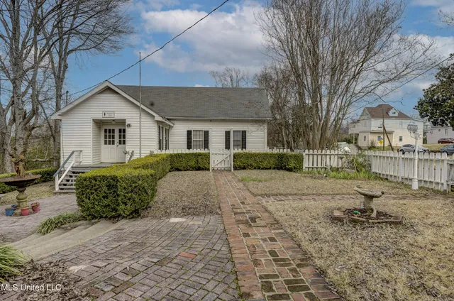 $499,000 | 815 1st E Street, Vicksburg, MS 39183